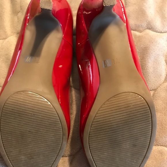 Red pumps - Picture 5 of 5